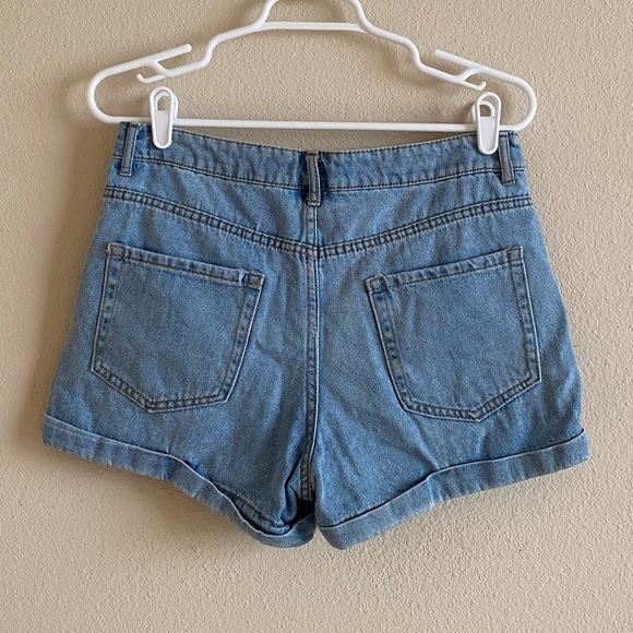 FOREVER 21 light wash denim shorts - Picture 3 of 3